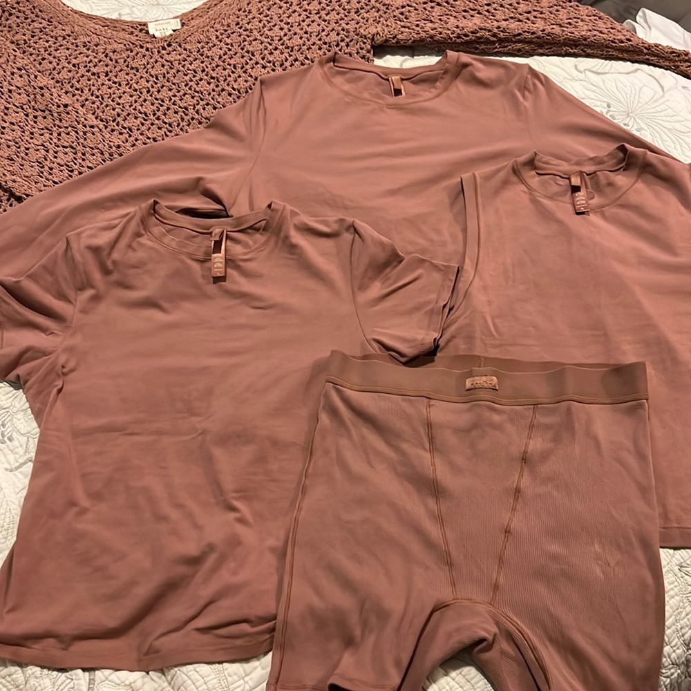 Skims haul - 4 skims items and one Nicole miller sweater